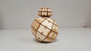 Figurine en bois droid BB8